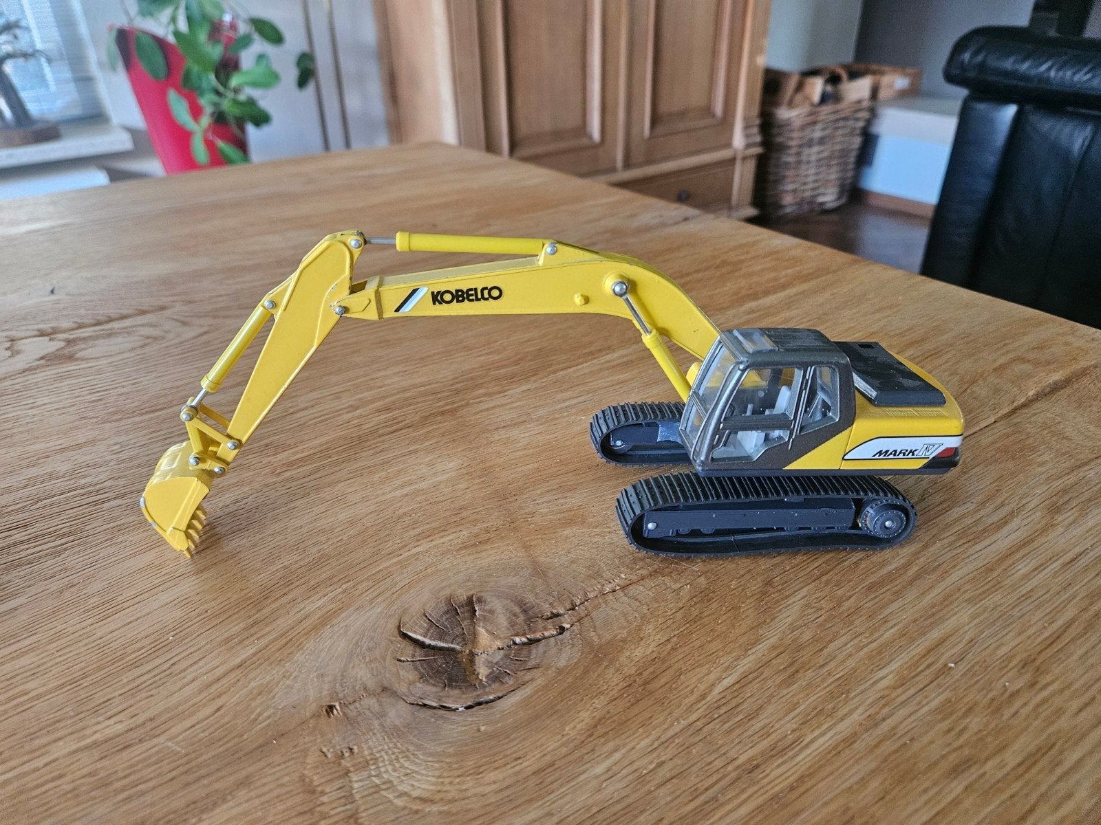 Kobelco Mark 4 Graafmachine Schaal 1:40 ULMFG, Ophalen of Verzenden, Zo goed als nieuw, Overige typen, Overige merken