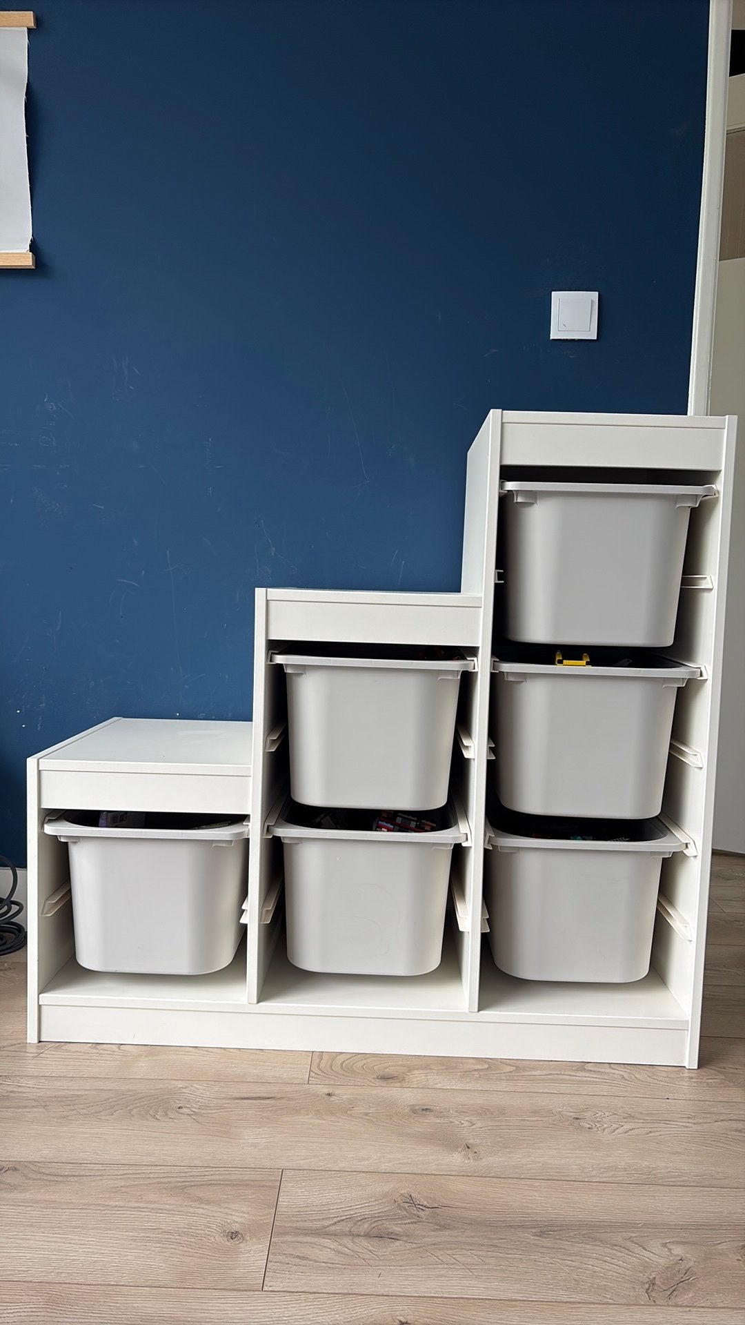IKEA Trofast Opbergkast met lichtgrijze bakken, Kinderen en Baby's, Kinderkamer | Overige Meubels, Ophalen, Zo goed als nieuw