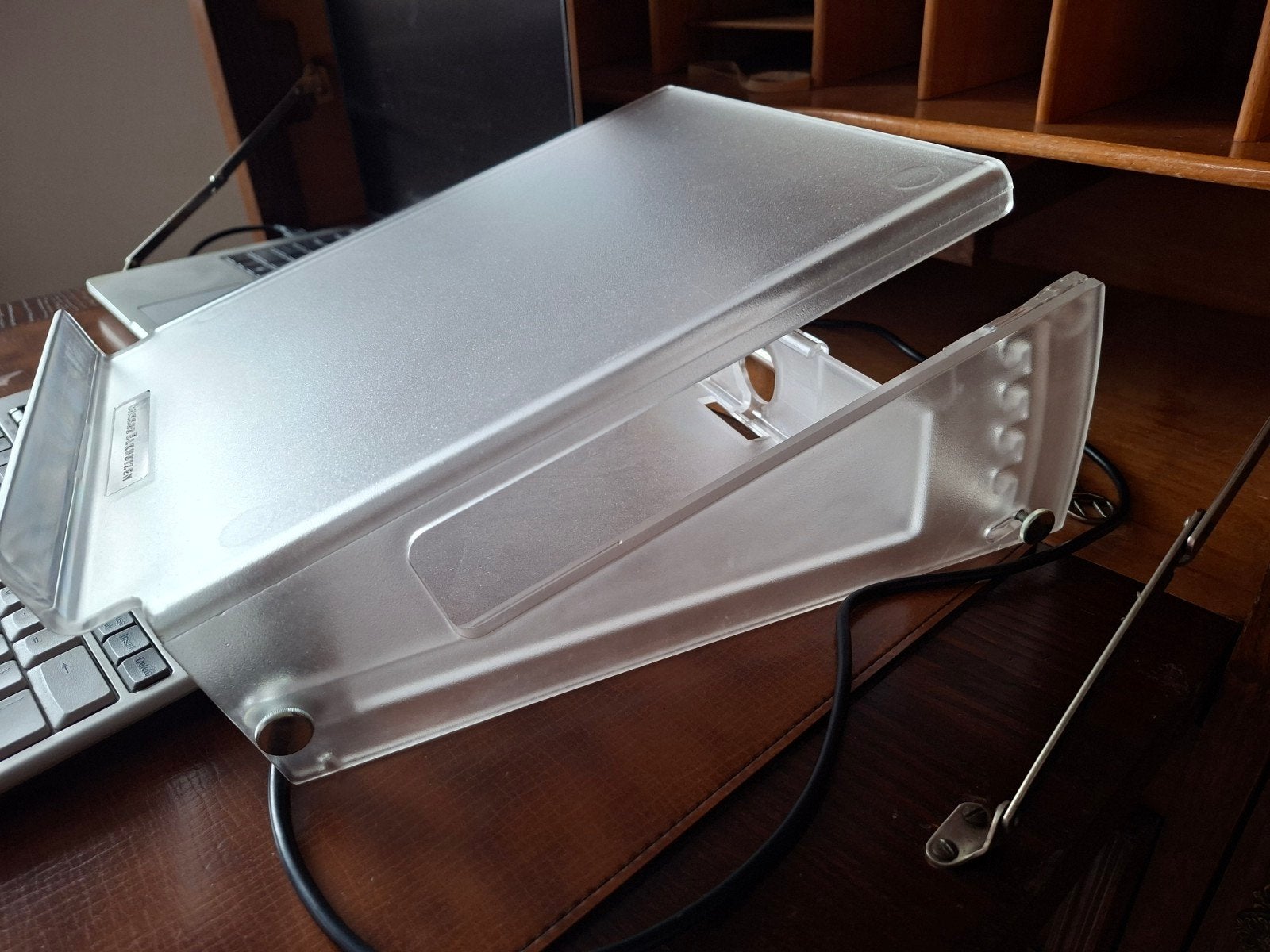 Bakker Elkhuizen laptopstandaard / laptopsteun, Ophalen, Zo goed als nieuw, Bakker Elkhuizen, In hoogte verstelbaar