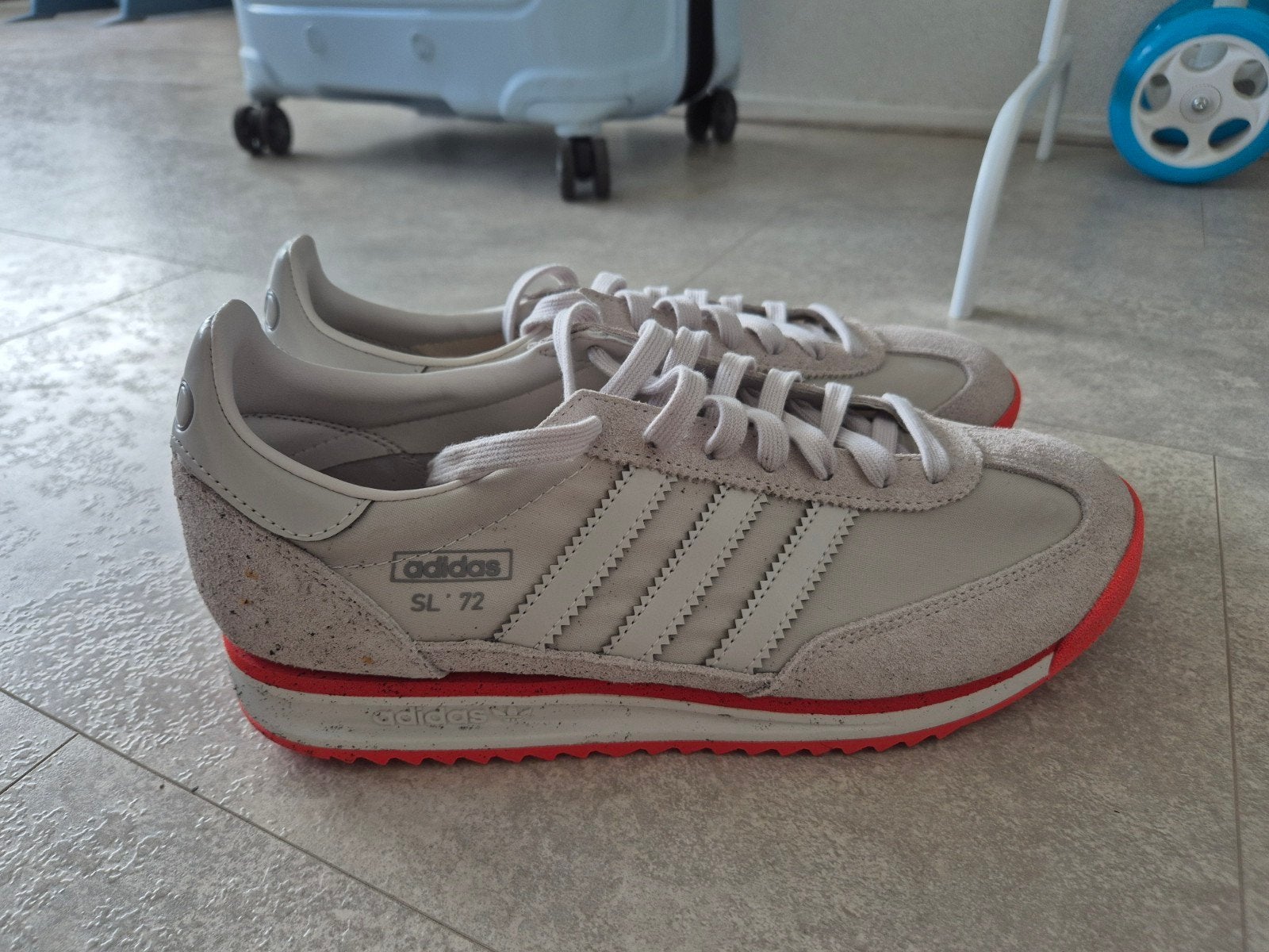 Adidas SL '72 RS Audi Revolut sneakers - Lichtgrijs met rode, Wit, Ophalen of Verzenden, Sneakers of Gympen, Adidas