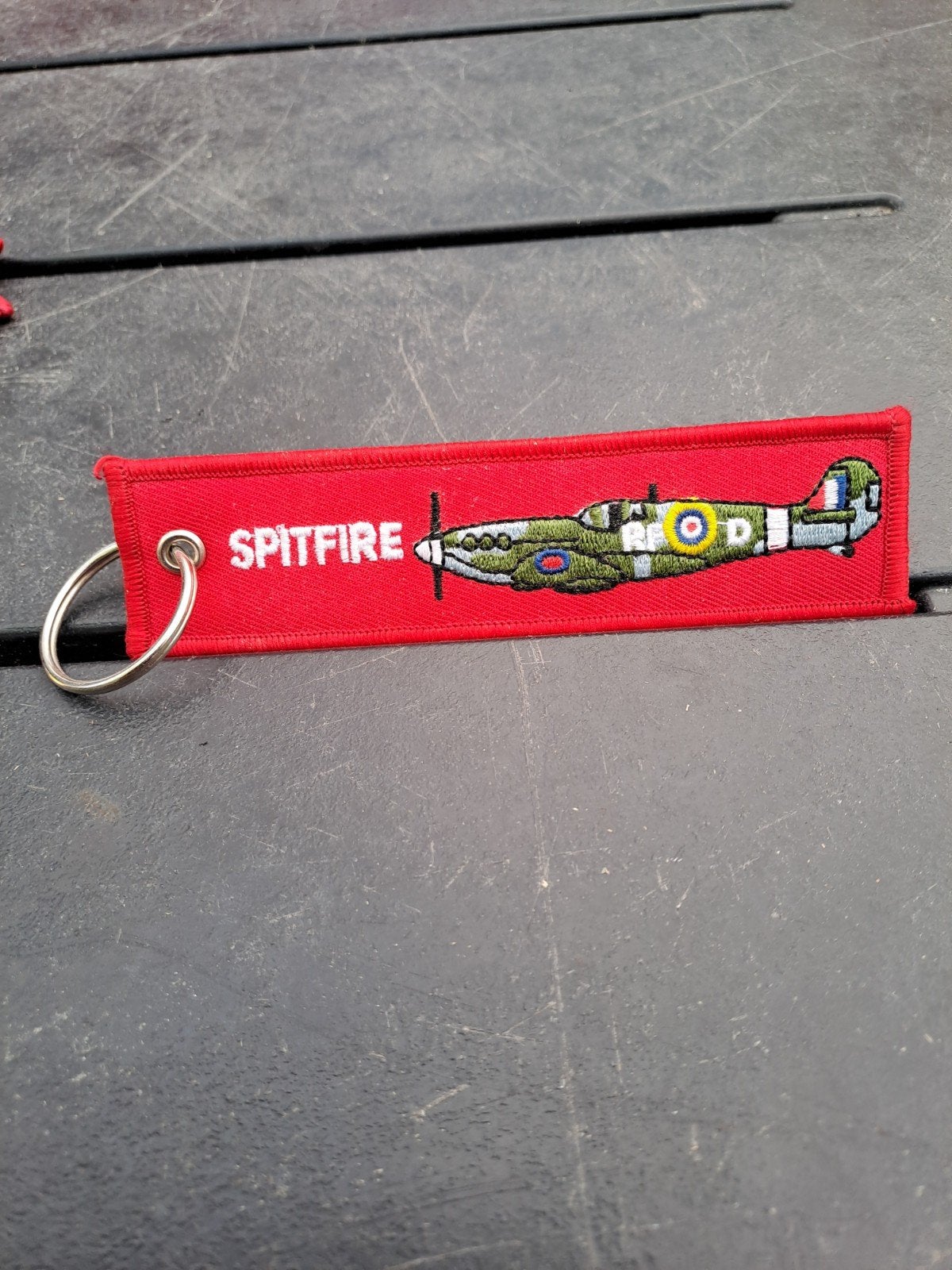 Spitfire Sleutelhanger - Remove Before Flight, Verzamelen, Overige typen, Onbekend, Nieuw, Ophalen of Verzenden