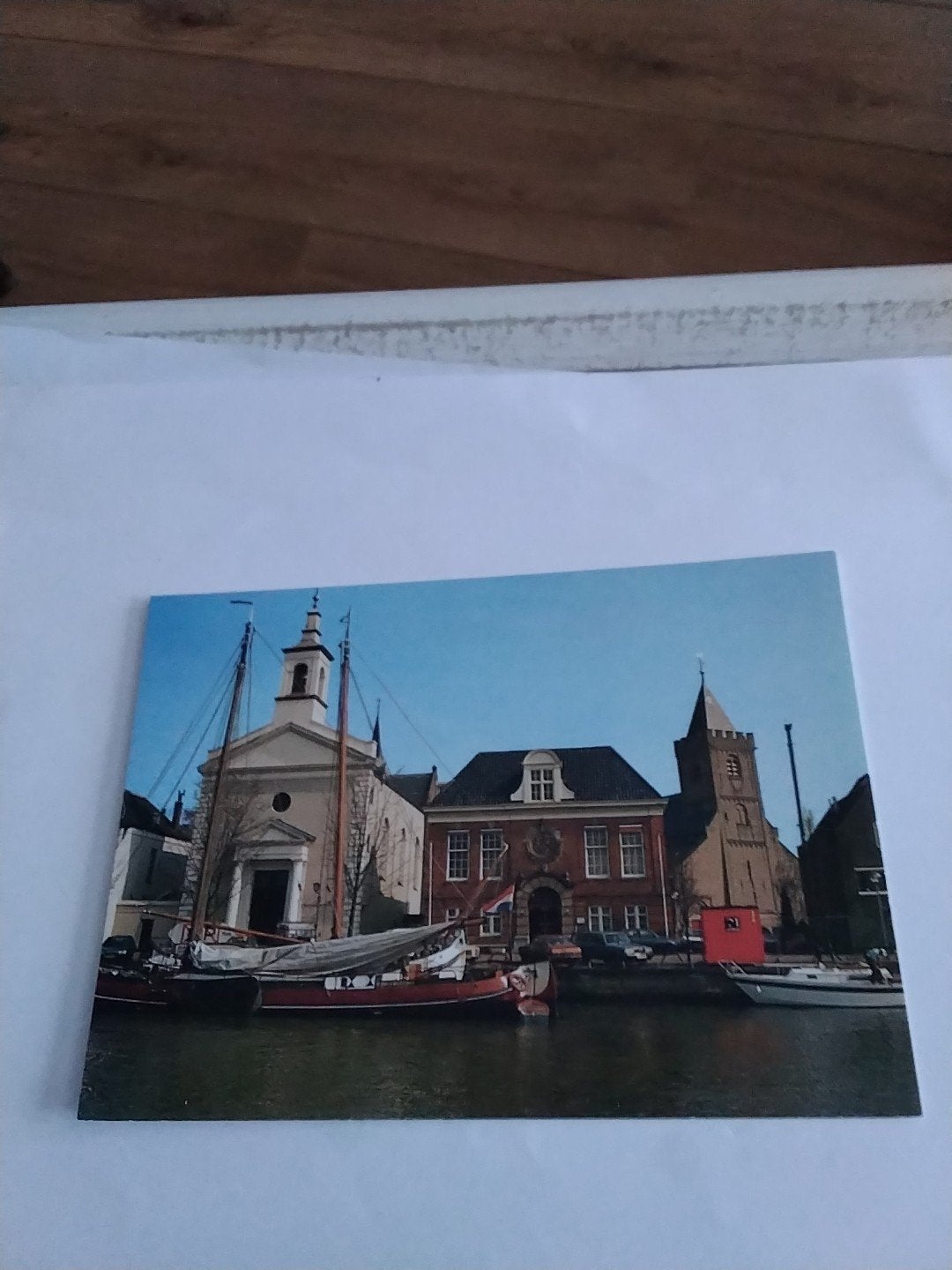 Ansichtkaart Muiden: R.K. Kerk, Gemeentehuis, N.H. Kerk, Verzamelen, Ansichtkaarten | Nederland, Ophalen of Verzenden, 1980 tot heden