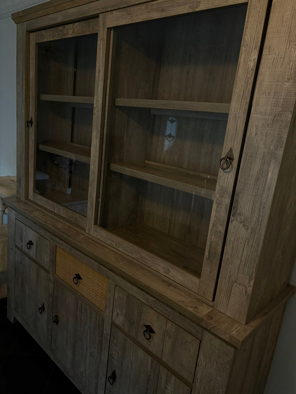 Grijze houten kast met LED-verlichting, Ophalen, 200 cm of meer, 150 tot 200 cm, Zo goed als nieuw
