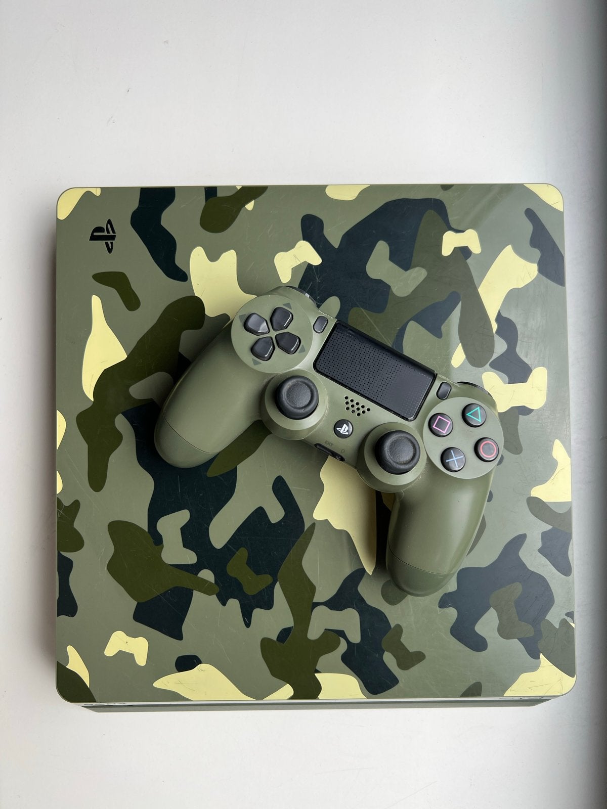 Playstation 4 Slim 1TB Limited Edition, Ophalen of Verzenden, Zo goed als nieuw, Controller, PlayStation 4