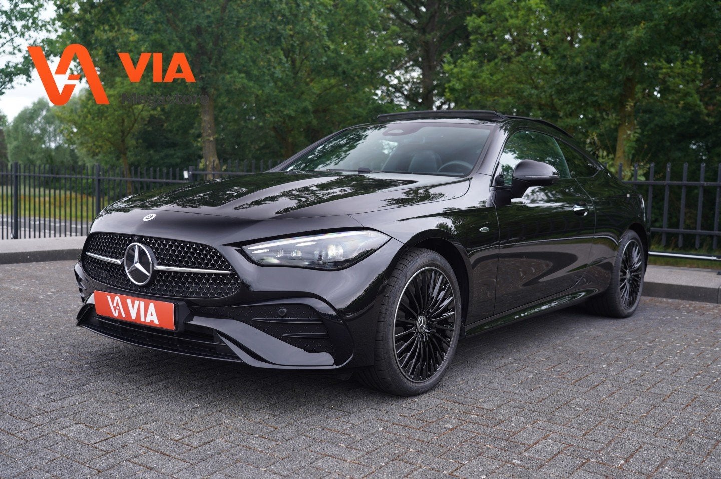 Mercedes-Benz CLE 300 300e Coupé Automaat AMG Line | Premiu, Auto's, Automaat, 4 cilinders, Met garantie (alle), Zwart