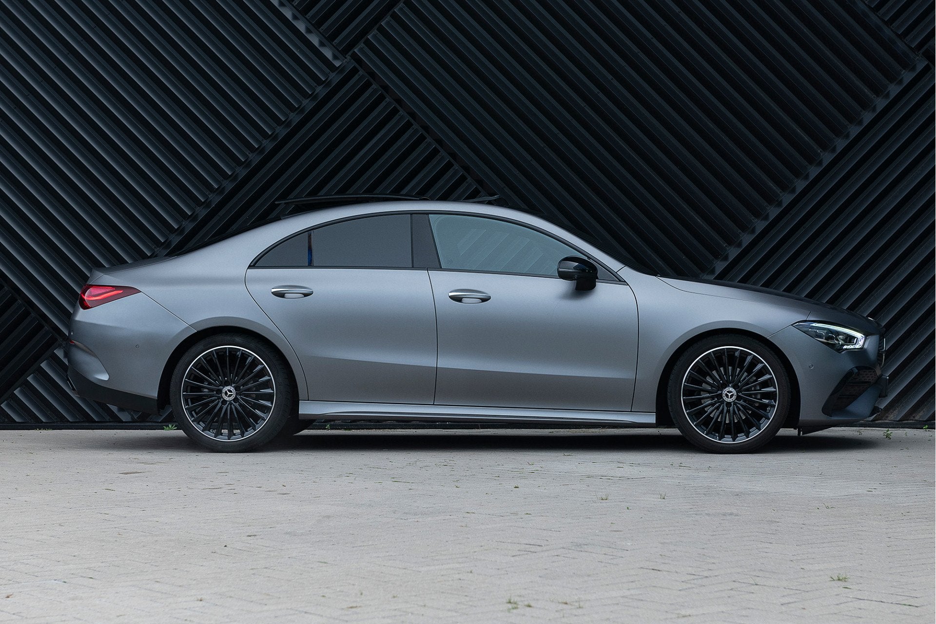 Mercedes-Benz CLA-Klasse 180 AMG ACC Pano Memory 360 HUD IHC, 136 pk, Gebruikt, 4 cilinders, Leder