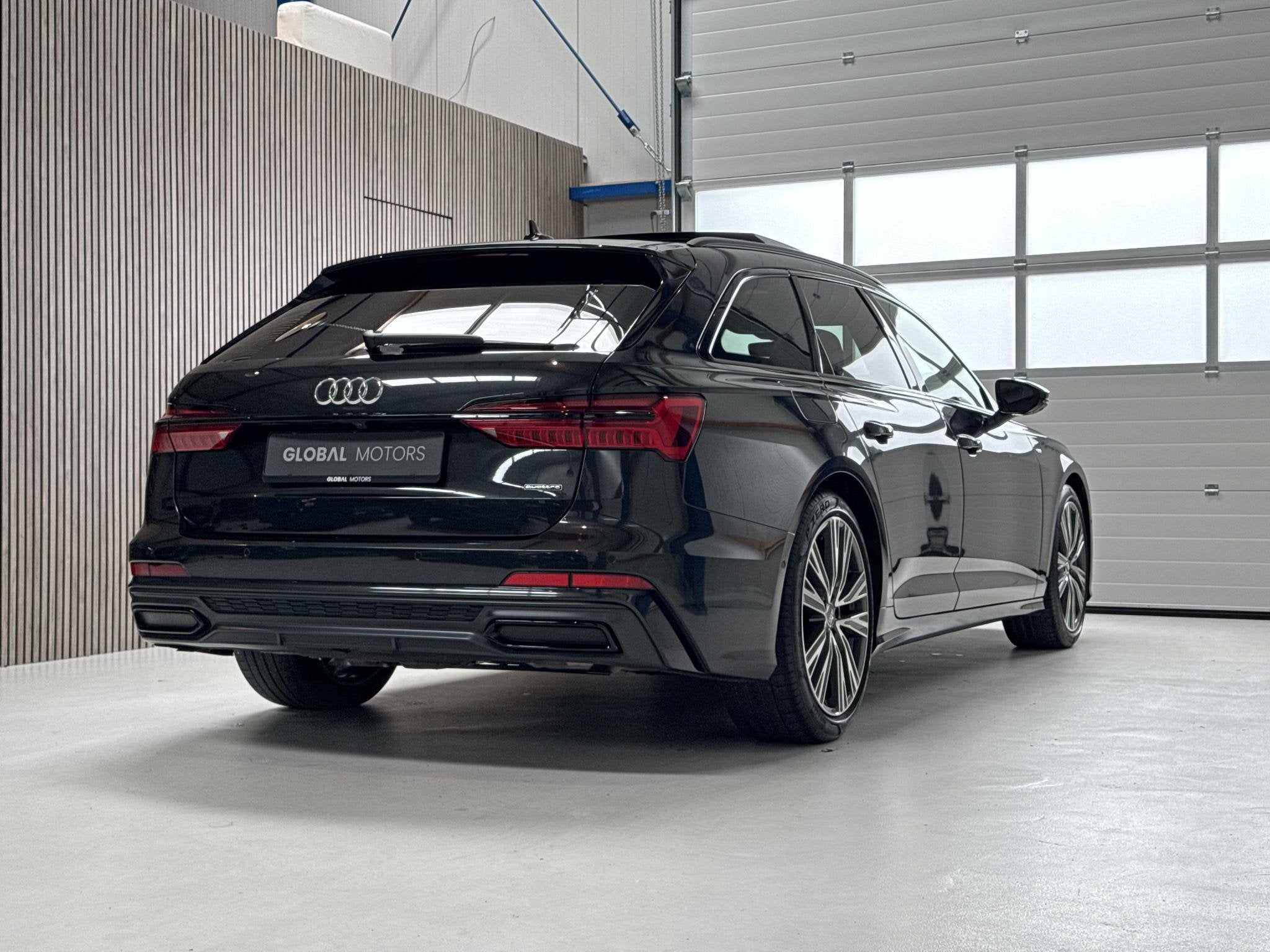 Audi A6 Avant 55 TFSI e Quattro Competition 367 PK - PANORAM, Auto's, Automaat, Dealer onderhouden, Gebruikt, 4 cilinders
