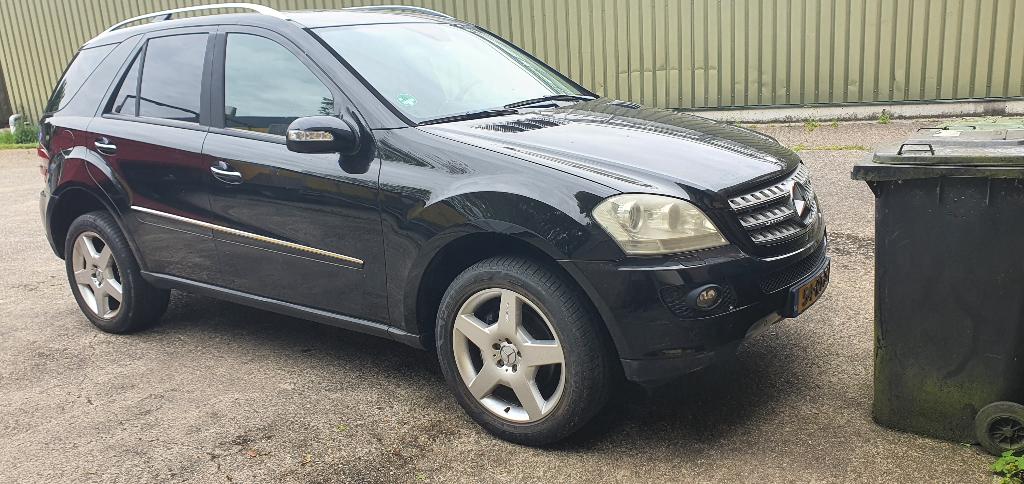 Mercedes-Benz M-Klasse 3.5 Ml350 4MATIC AUT 2005 Zwart, Auto's, Automaat, Zwart, Origineel Nederlands, Vierwielaandrijving