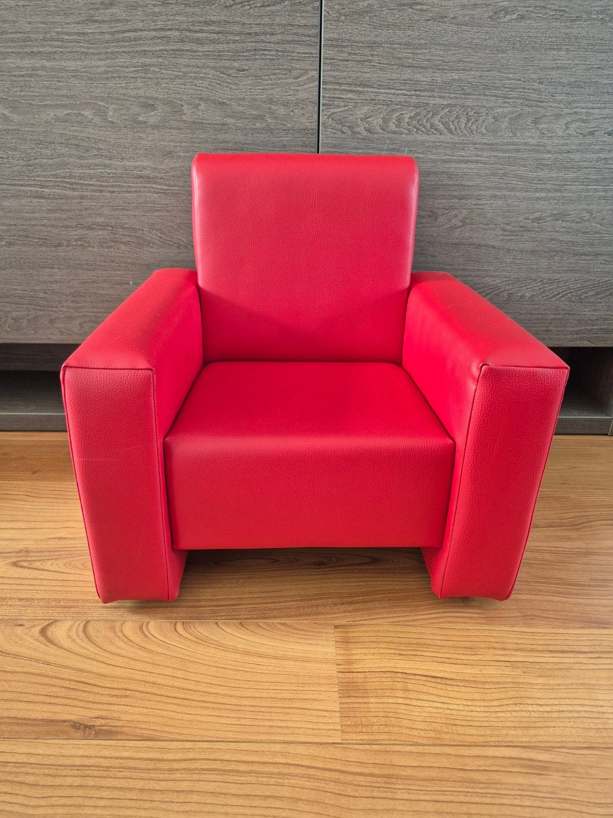 Rode kinderfauteuil, Kinderen en Baby's, Kinderkamer | Tafels en Stoelen, Ophalen, Zo goed als nieuw, Stoel(en)