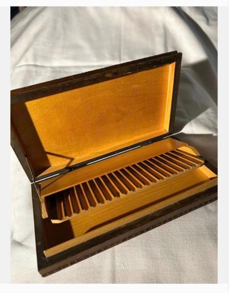Vintage houten Sigaretten Kist, mooi bewerkt hout, Tabaksdoos of Verpakking, Ophalen of Verzenden, Zo goed als nieuw, X