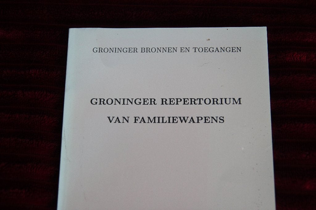 Groninger repertorium van familiewapens, Ophalen of Verzenden, Gelezen
