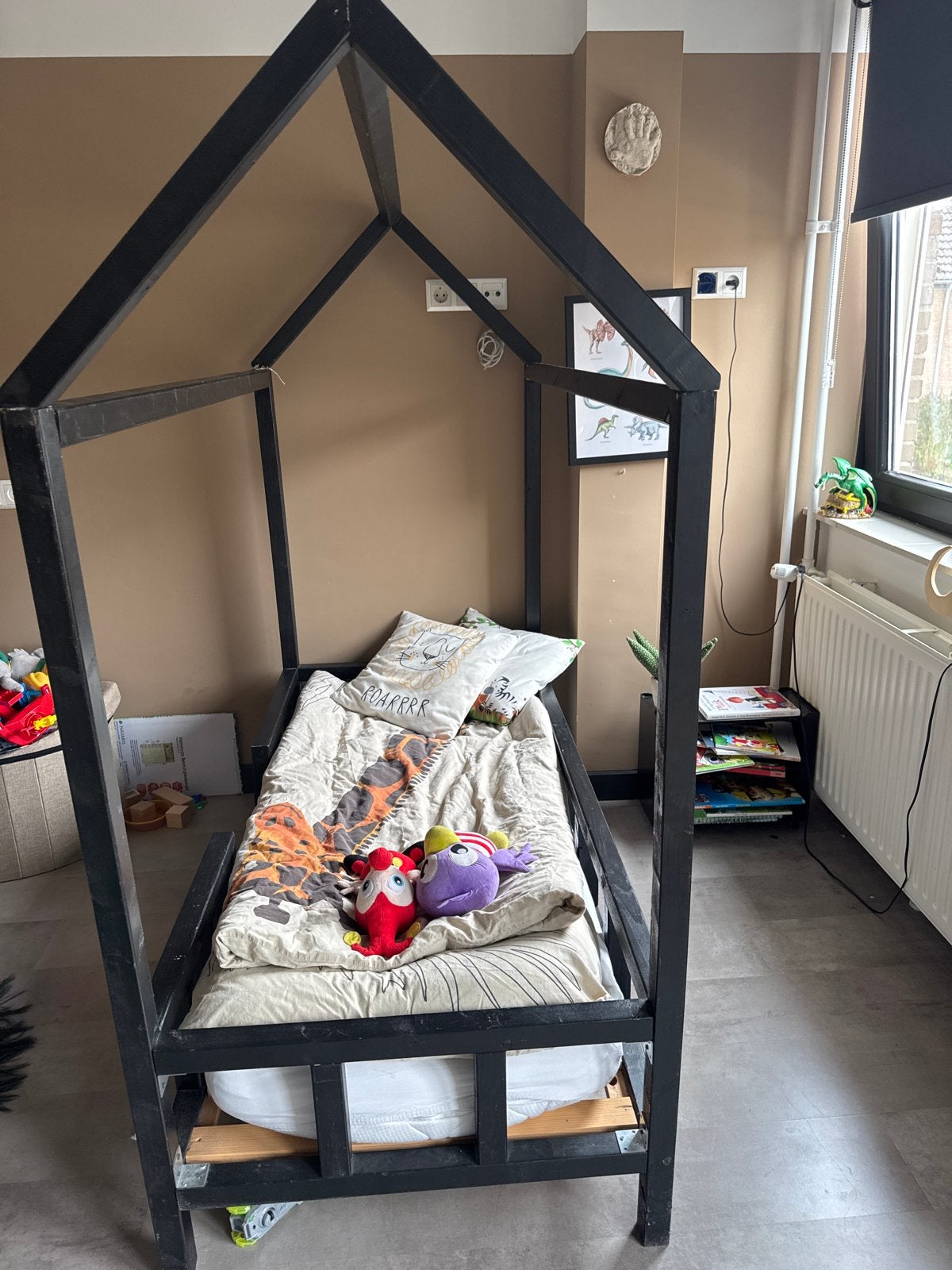 Peuterbed huisje zwart, Kinderen en Baby's, Kinderkamer | Bedden, Gebruikt, 70 tot 85 cm, 160 tot 180 cm, Ophalen