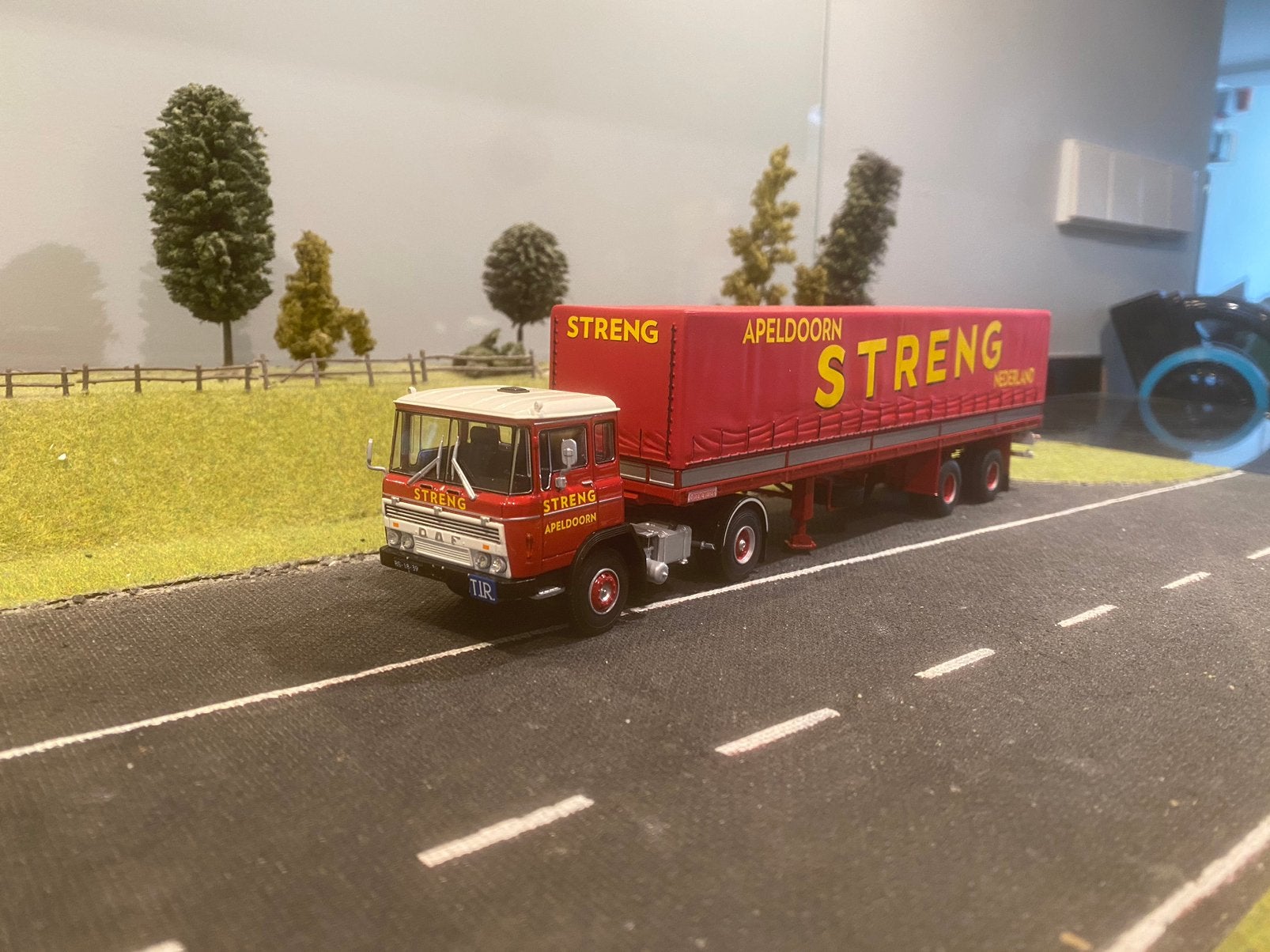 Daf 2600 met oplegger van Streng, Hobby en Vrije tijd, Modelauto's | 1:50, Ophalen of Verzenden, Zo goed als nieuw, Bus of Vrachtwagen