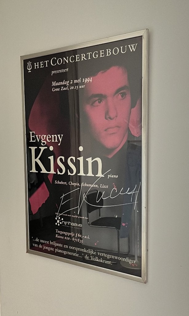 Evgeny Kissin poster ingelijst 88x121cm., Verzamelen, Posters, Ophalen, Met lijst, Deurposter of groter, Muziek