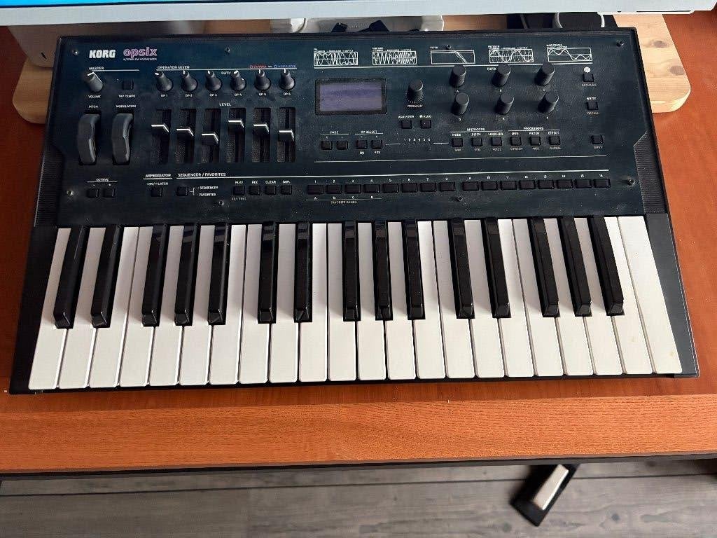 Korg opsix mk1, Muziek en Instrumenten, Keyboards, Ophalen, Zo goed als nieuw, 61 toetsen, Korg