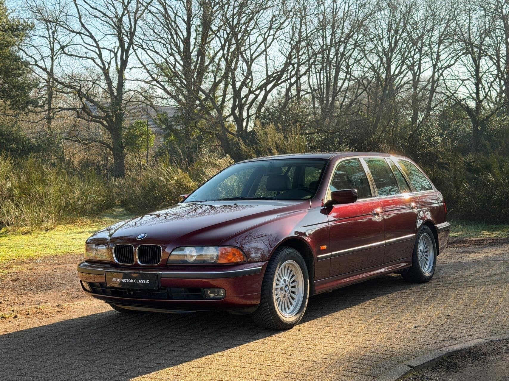BMW 5-serie Touring E39 | Royal Red | Blijvend youngtimer, Stof, Gebruikt, Zwart, 150 pk