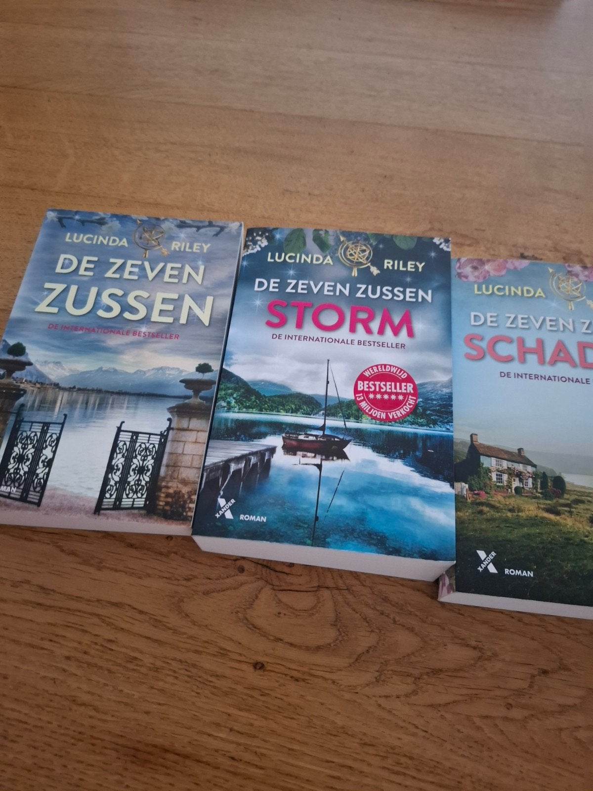 De Zeven Zussen-serie van Lucinda Riley (3 boeken), Ophalen of Verzenden, Zo goed als nieuw, Lucinda Riley