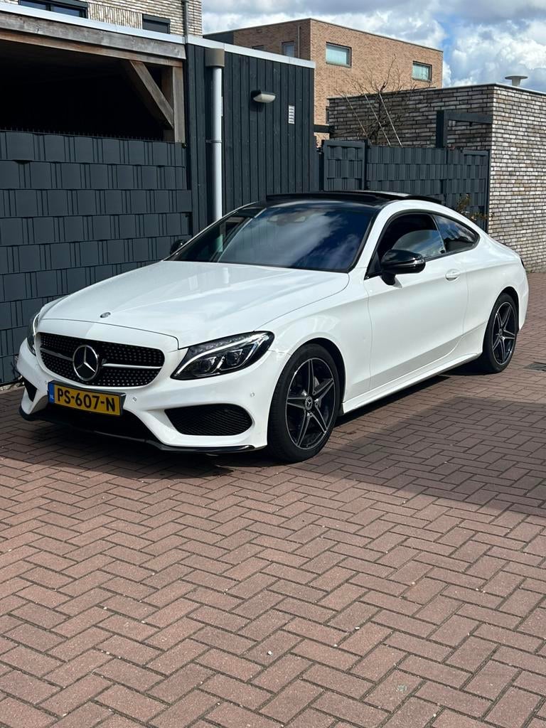 Mercedes Benz C-klasse Coupe AMG line /Panorama, Auto's, Automaat, Achterwielaandrijving, 1800 kg, Zwart