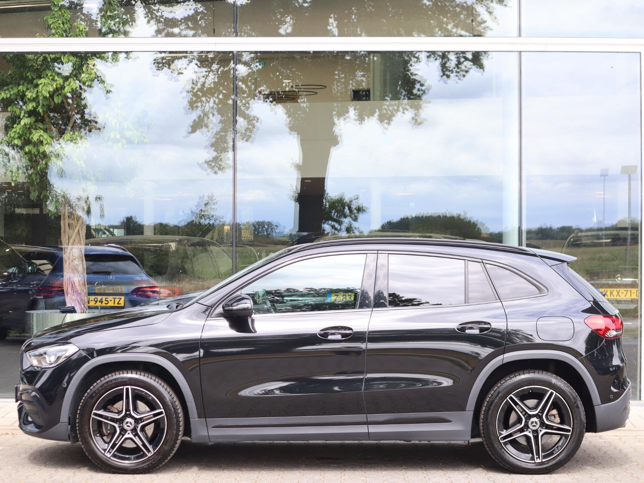 Mercedes-Benz GLA-klasse 250 e AMG Line l Trekhaak l Stoelve, Auto's, Dealer onderhouden, Stof, 16 kWh, Zwart