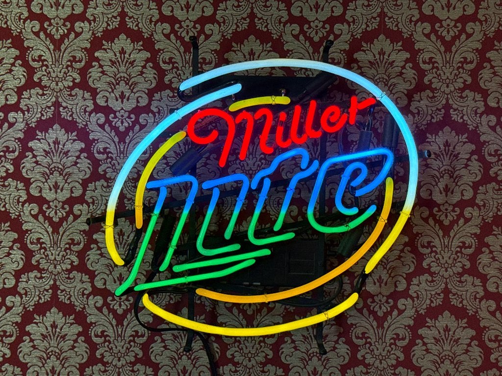 Miller lite neon reclame lichtbak usa, Verzamelen, Ophalen, Zo goed als nieuw, Lichtbak of (neon) lamp
