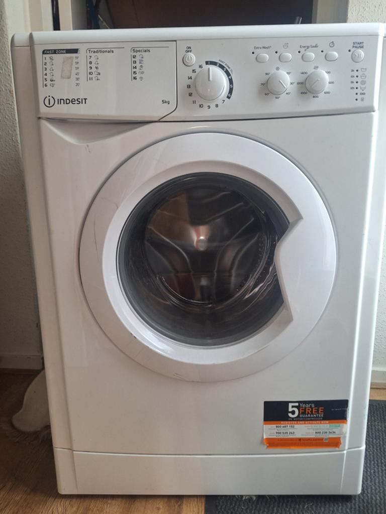 Goedkope Indesit wasmachine, Ophalen, 1200 tot 1600 toeren, Gebruikt, 4 tot 6 kg
