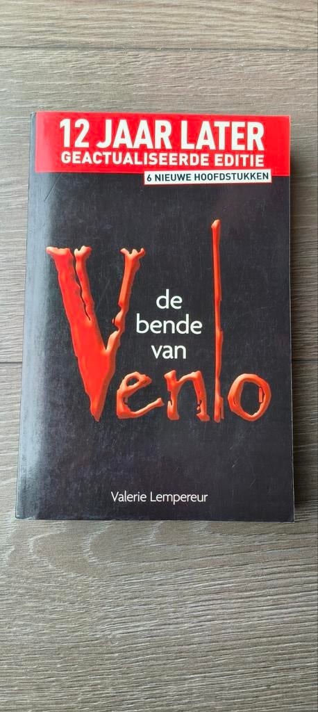 De Bende van Venlo - 12 jaar later (geactualiseerde editie), Boeken, Ophalen of Verzenden, Gelezen