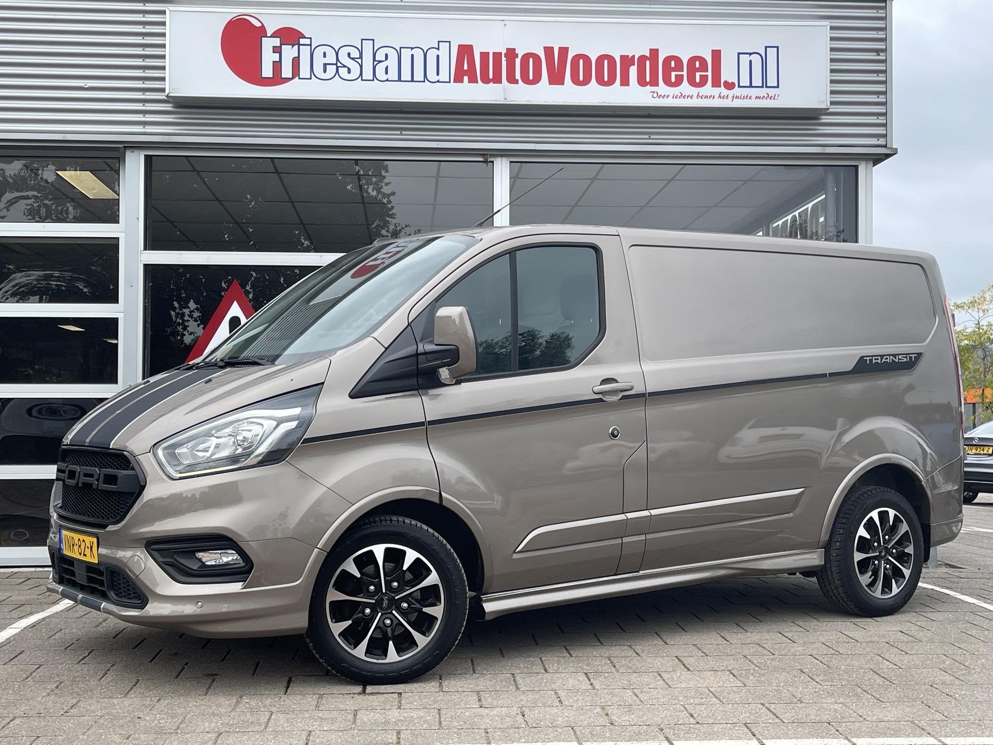 Ford Transit Custom 320 2.0 TDCI L1H1 Sport /Automaat/Stoelv, Euro 6, 4 cilinders, Met garantie (alle), Leder en Stof