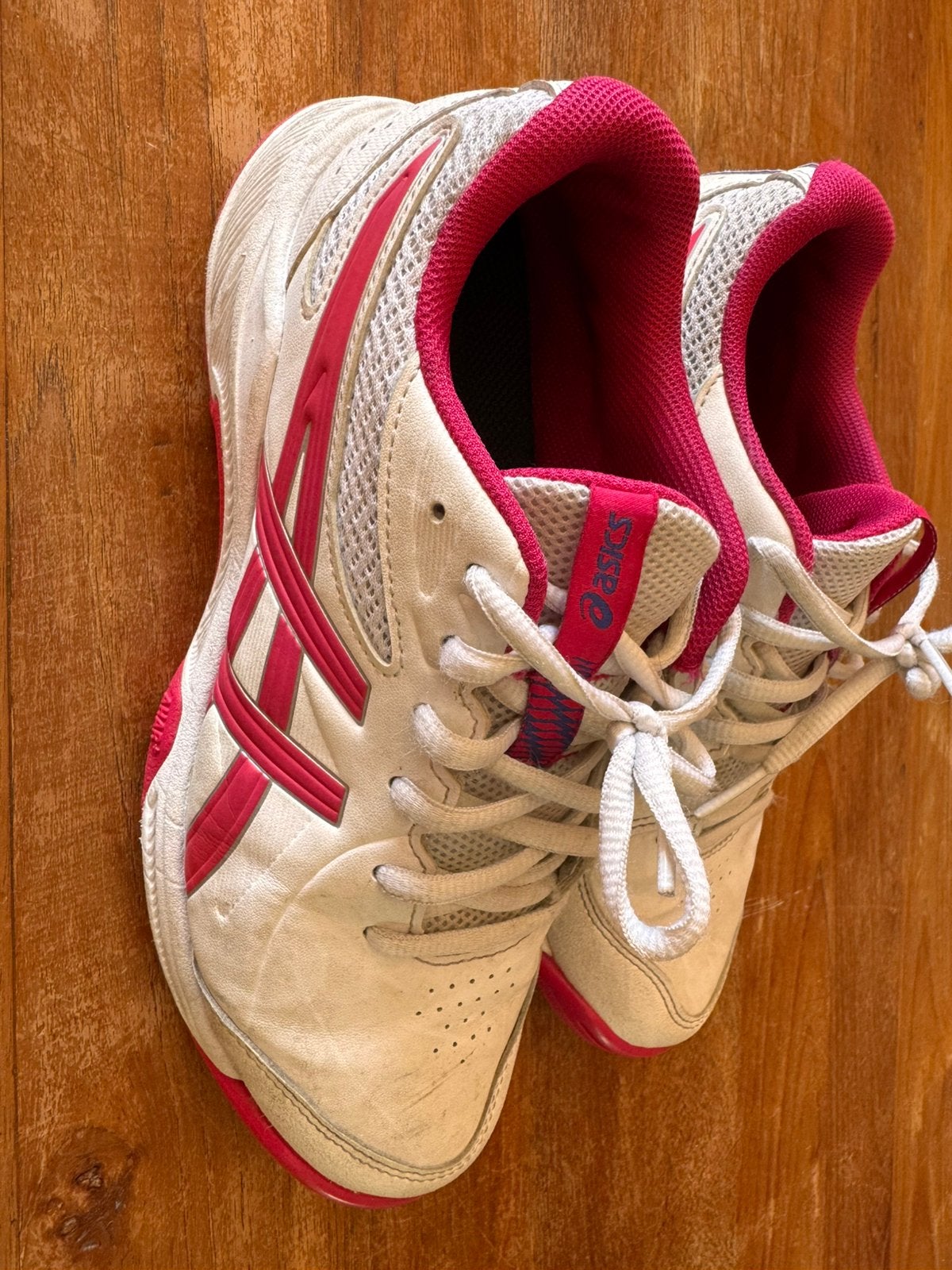 Hockey korfbal kunstgras veldschoenen assics 37,5, Ophalen of Verzenden, Gebruikt, Schoenen
