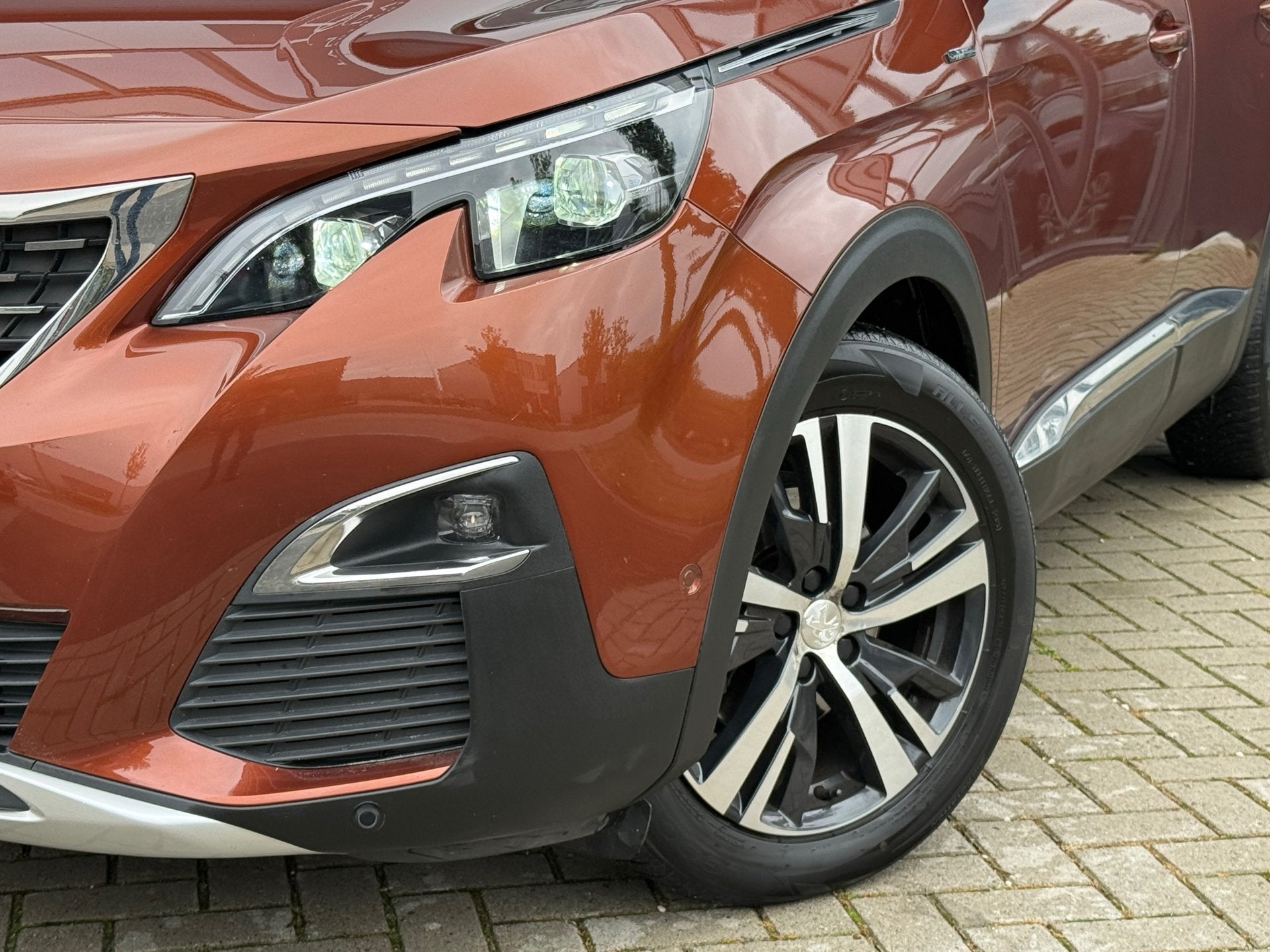 Peugeot 3008 1.6 e-THP GT Line / AUTOMAAT / CAMERA /TREKHAAK, Parkeersensor, Euro 6, 4 cilinders, Bruin