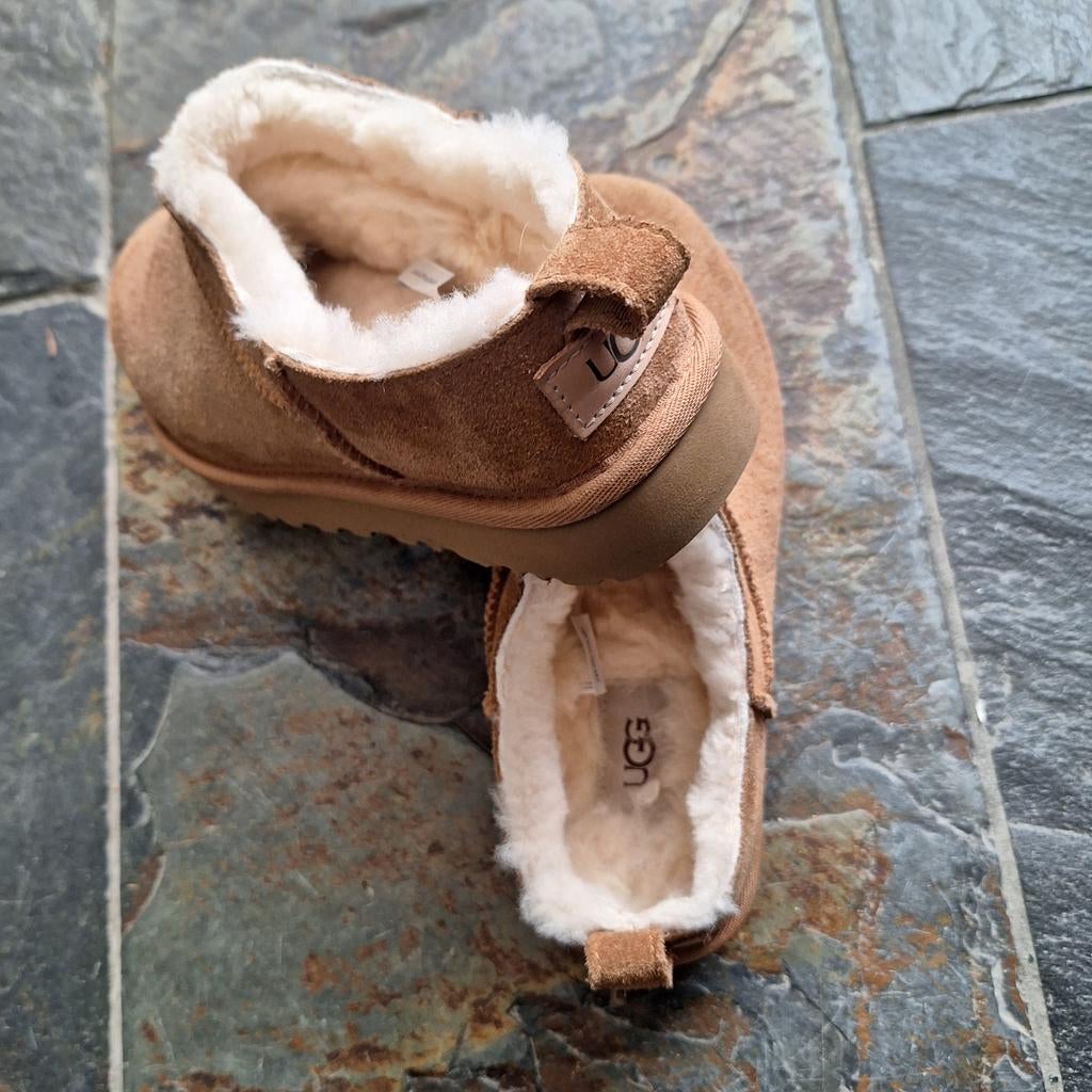 Ugg Tasman pantoffels - Eén keer gedragen, UGG, Bruin, Ophalen of Verzenden, Zo goed als nieuw