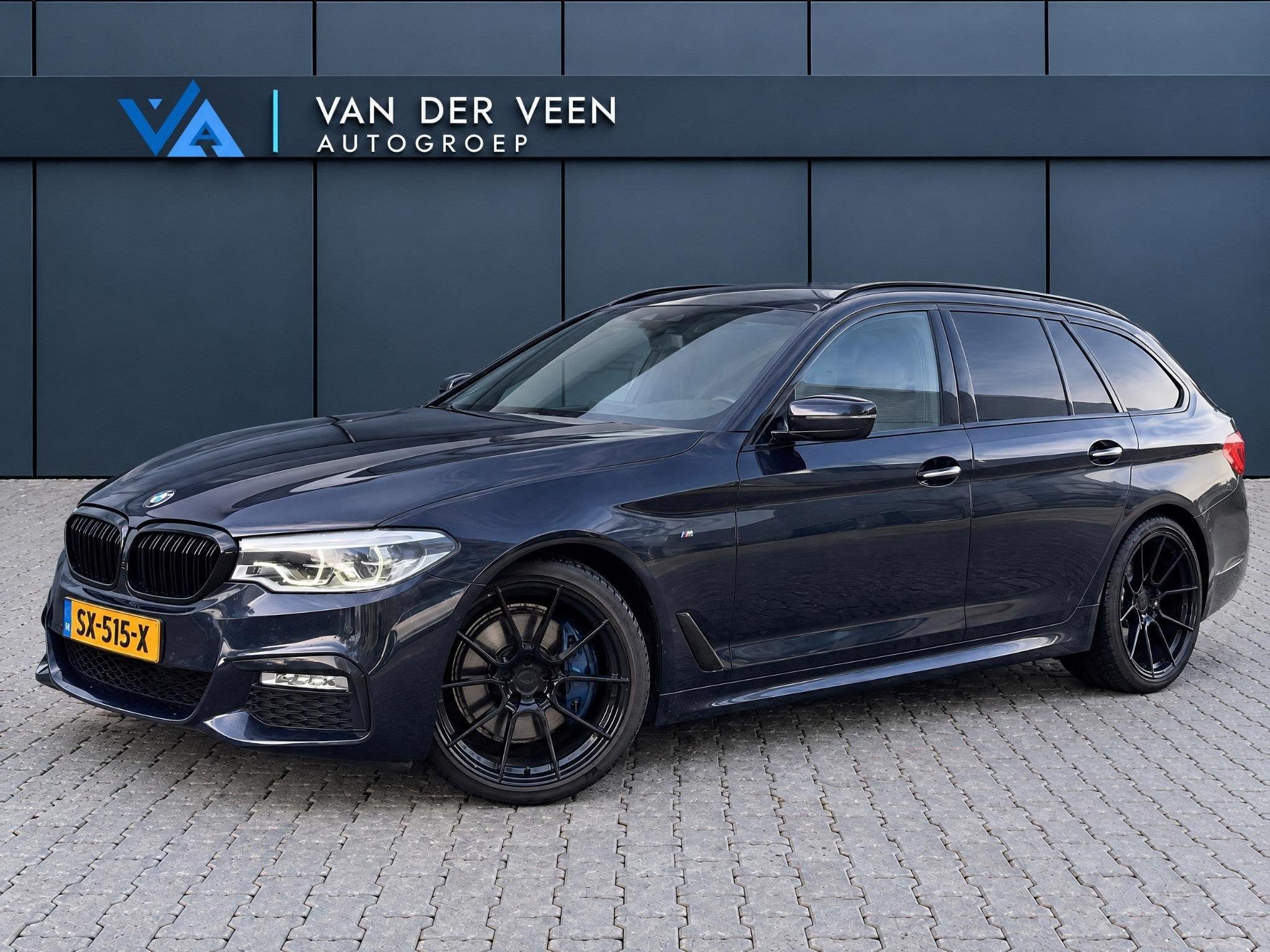 BMW 5-serie Touring 530i High Executive M-sport | Incl. 12 m, 1998 cc, Gebruikt, 4 cilinders, Zwart