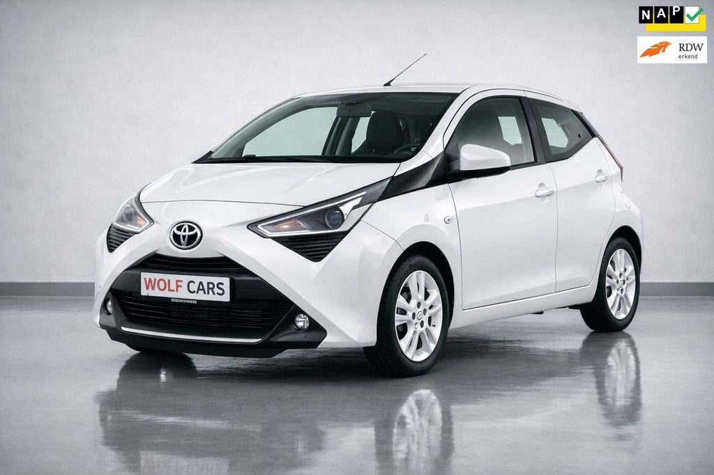 Toyota Aygo 1.0 VVT-i x-play | Camera | Airco | Nette Auto, Voorwielaandrijving, Stof, Gebruikt, 4 stoelen