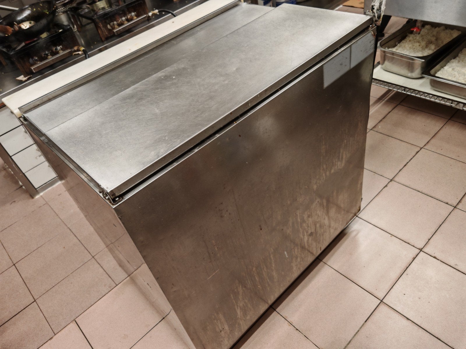 Gratis RVS restaurantkoelkast (defect), Zonder vriesvak, 200 liter of meer, 60 cm of meer, Niet werkend