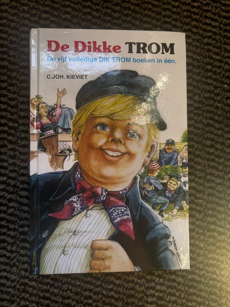 De Dikke Trom - Vijf volledige Dik Trom boeken in één, Ophalen of Verzenden, Zo goed als nieuw, Fictie algemeen