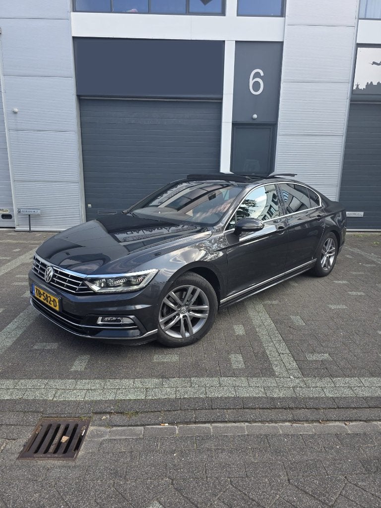 Volkswagen Passat 1.4 TSI 110KW ACT DSG 2018 Grijs  PANO Dak, Auto's, Volkswagen, 4 cilinders, 1395 cc, Particulier, 1600 kg