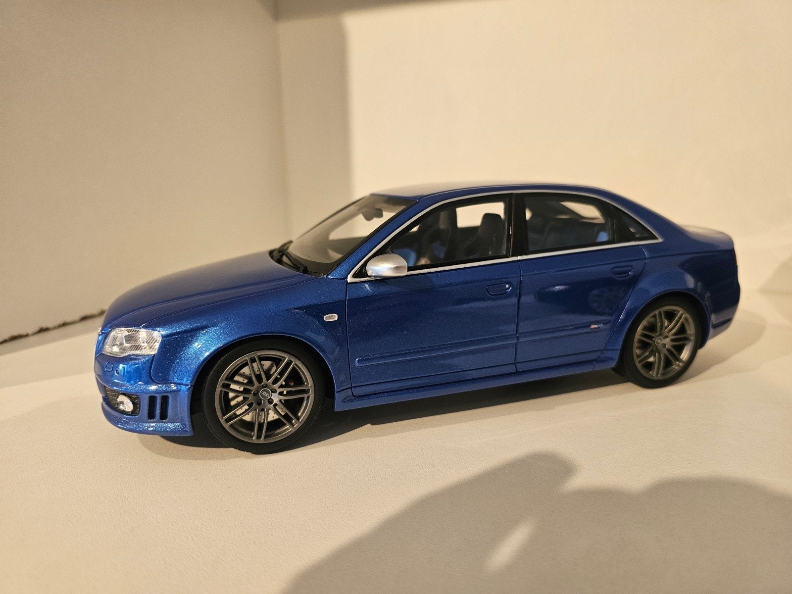 OttOMobile Audi RS4 B7 Sedan Blauw 1:18 OT1215, Ophalen of Verzenden, Zo goed als nieuw, Auto, OttOMobile