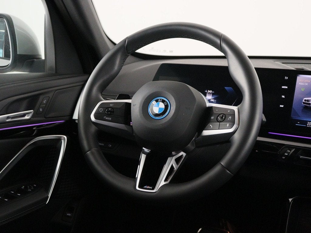 BMW iX1 xDrive30 67 kWh M Sport Edition Accu SoH 100%, Auto's, BMW, Gebruikt, Zwart, Met garantie (alle), Vierwielaandrijving