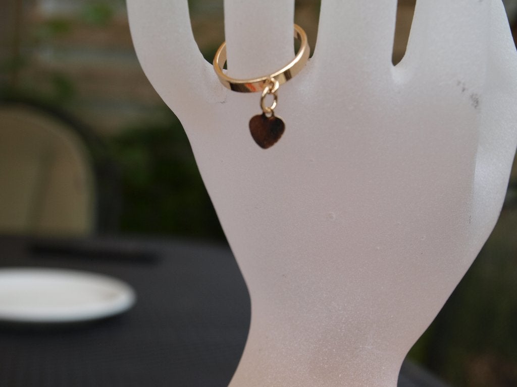 Goudkleurige ring met hartje, Overige materialen, Nieuw, Ophalen of Verzenden, 17 tot 18