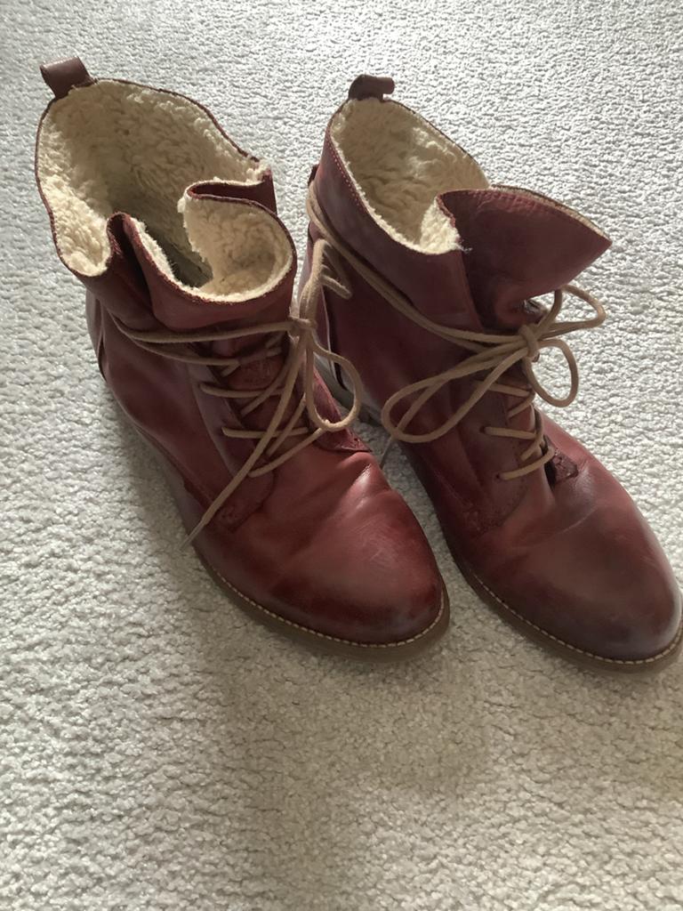 Landrover leren schoenen maat 42, Kleding | Dames, Schoenen, Lage of Enkellaarzen, Ophalen of Verzenden, Gedragen, Rood