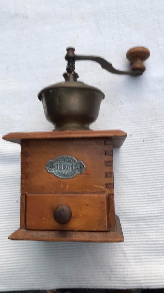 Verzameling van 5 antieke  koffiemolens, Antiek en Kunst, Antiek | Keukenbenodigdheden, Ophalen of Verzenden