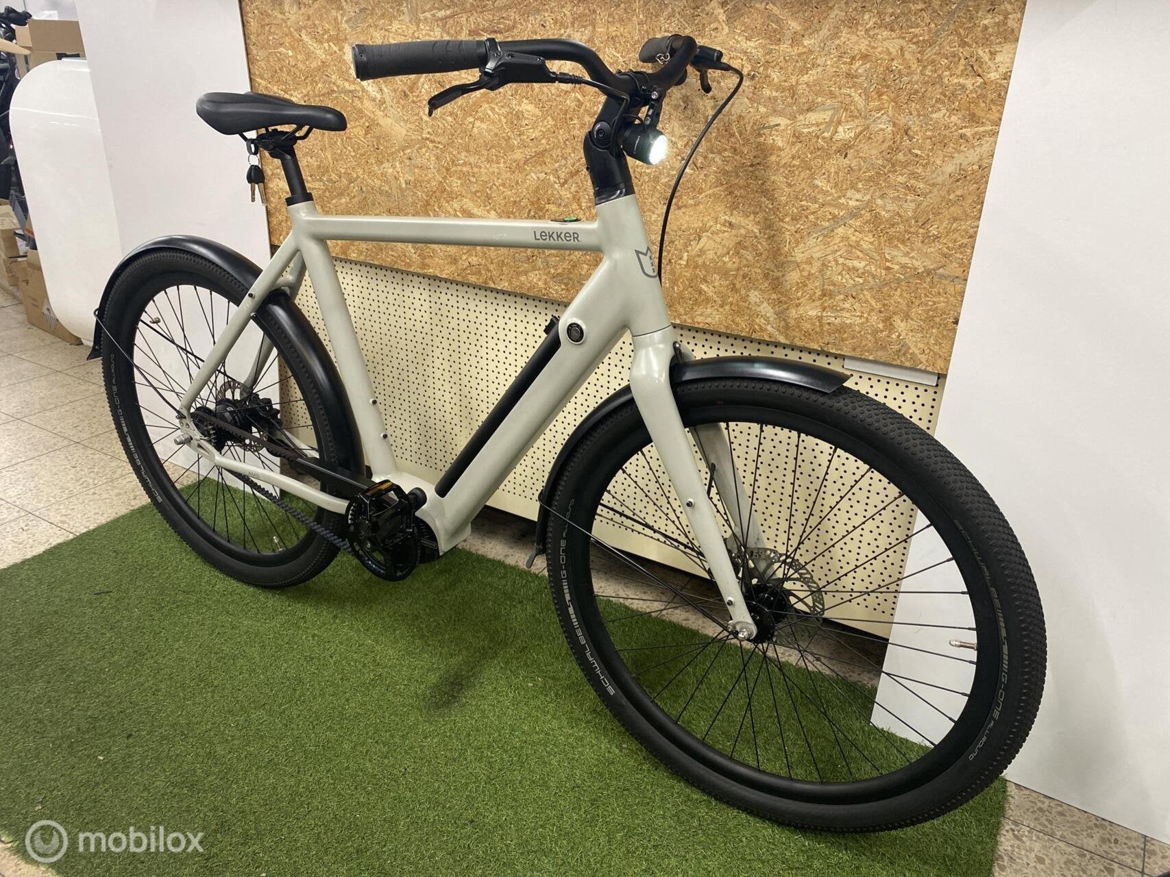 Foto 3 van LEKKER AMSTERDAM URBAN E BIKE 2025 61 CM BELT DRIVE