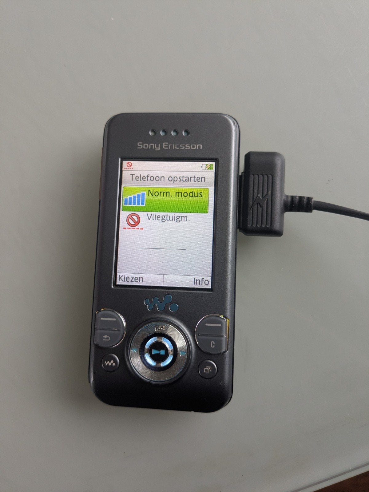 Sony Ericsson W580i incl. doos, alle toebehoren & memorycard, Telecommunicatie, Mobiele telefoons | Sony, Gebruikt, Schuifmodel