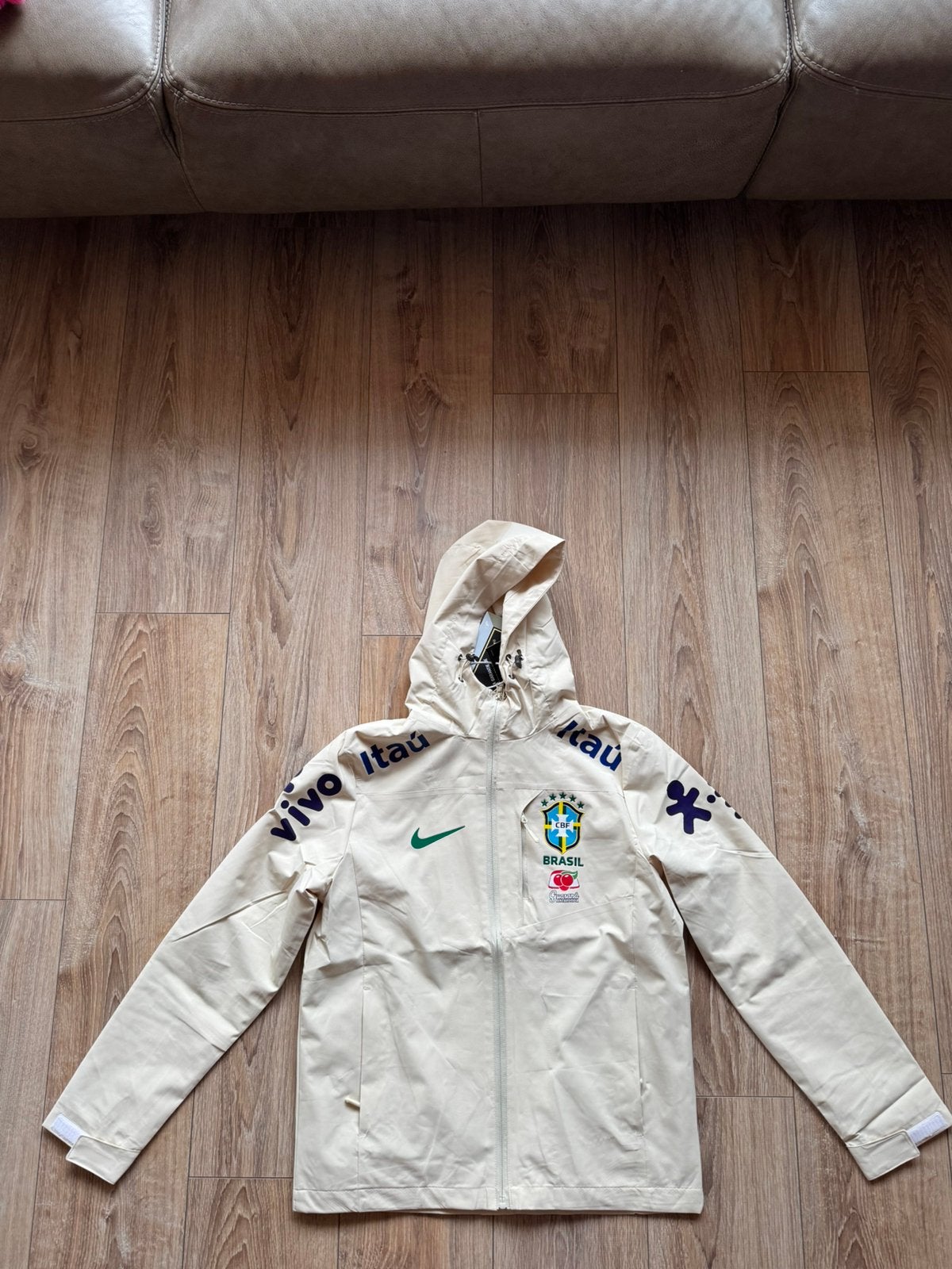Windbreakerjack van het Braziliaanse nationale team – maat M, Ophalen of Verzenden, Nieuw, Maat 48/50 (M), Beige