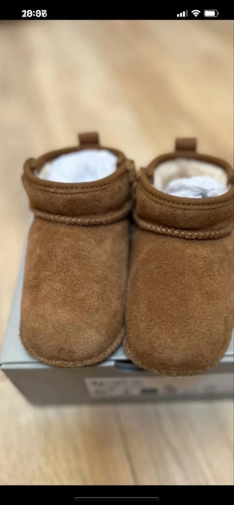 Ugg Classic Mini, Kinderen en Baby's, Babykleding | Schoentjes en Sokjes, Ophalen of Verzenden, Zo goed als nieuw, Jongetje of Meisje