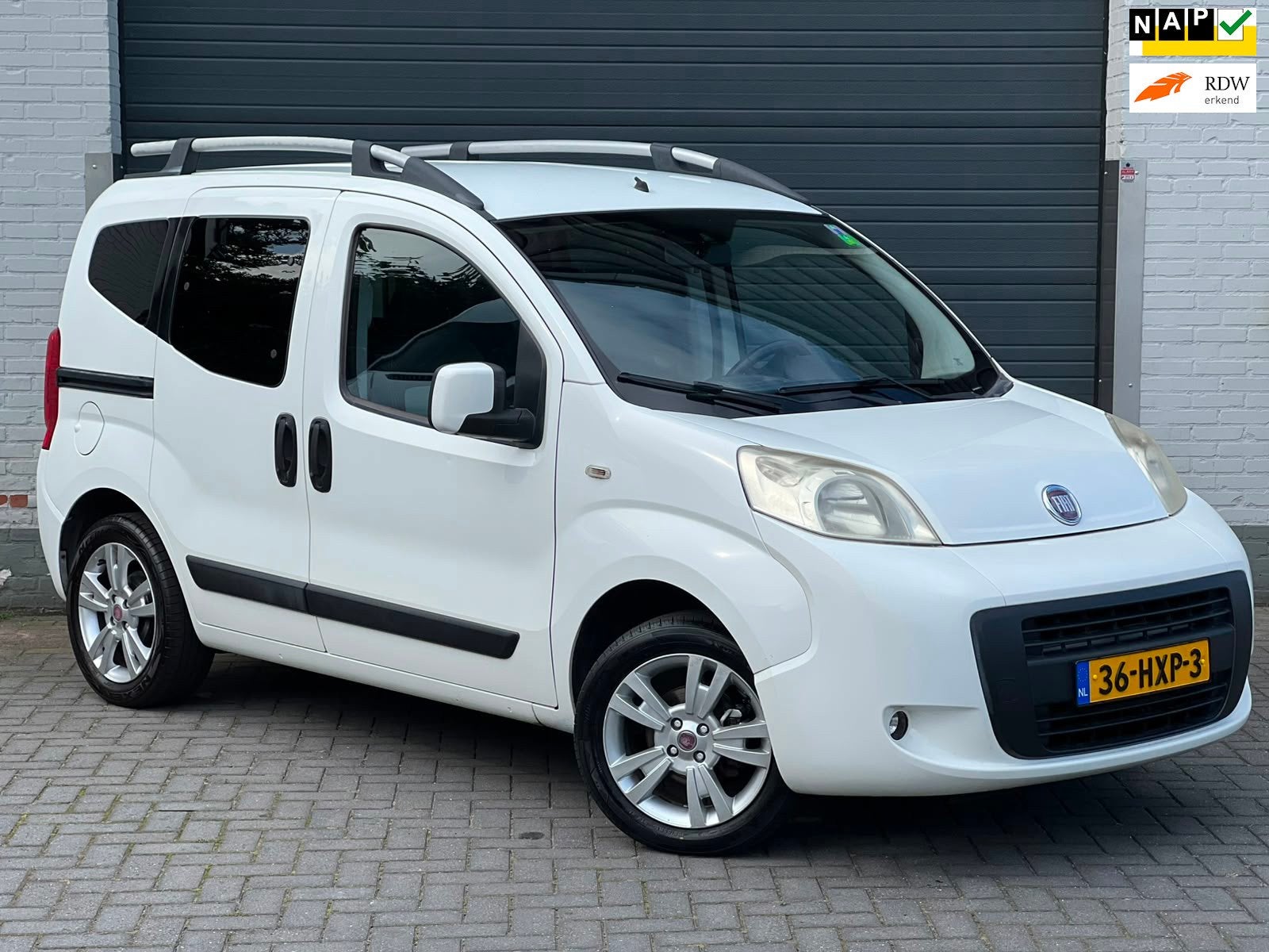 Fiat Qubo 1.4i | Airco | Trekhaak | Mini Camper inbouw | Nw., Auto's, Fiat, Voorwielaandrijving, Zwart, 4 cilinders, 400 kg