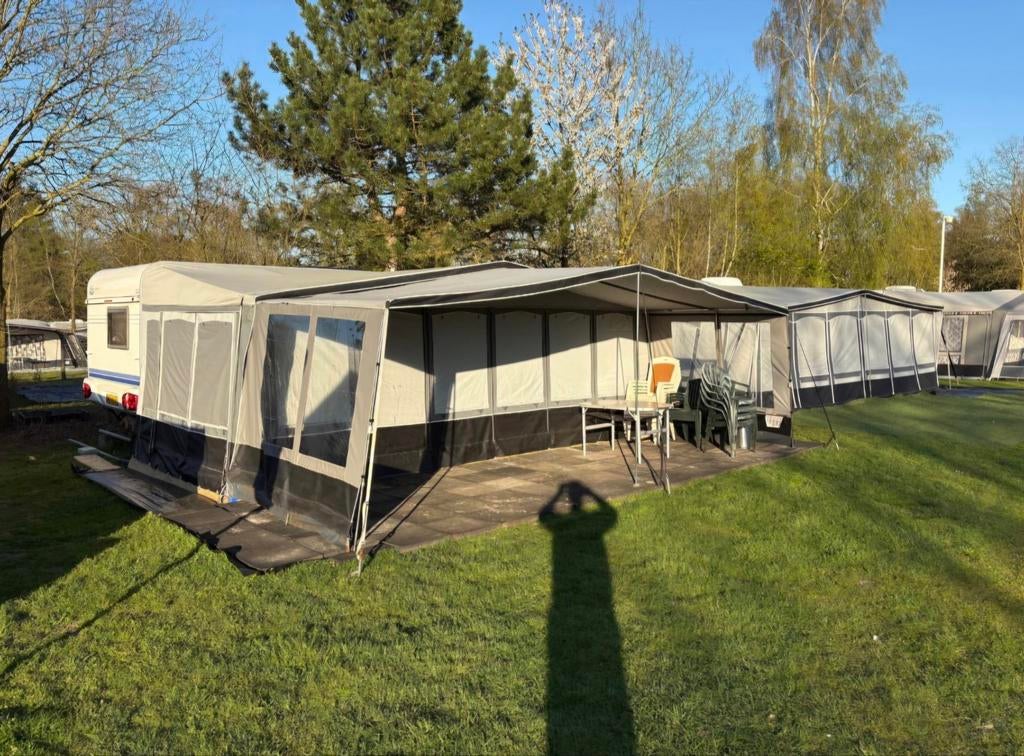 Hobby 650 Exclusieve Caravan met Voortent, Ophalen, Gebruikt