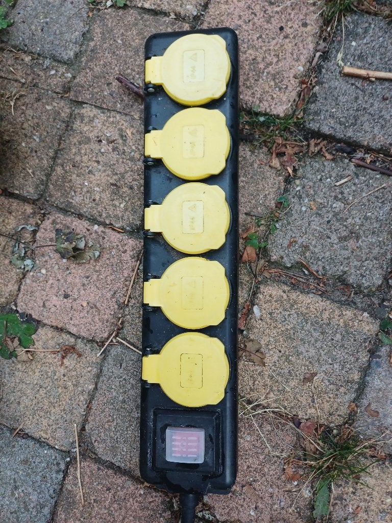 stekkerdoos buiten, Ophalen, Gebruikt