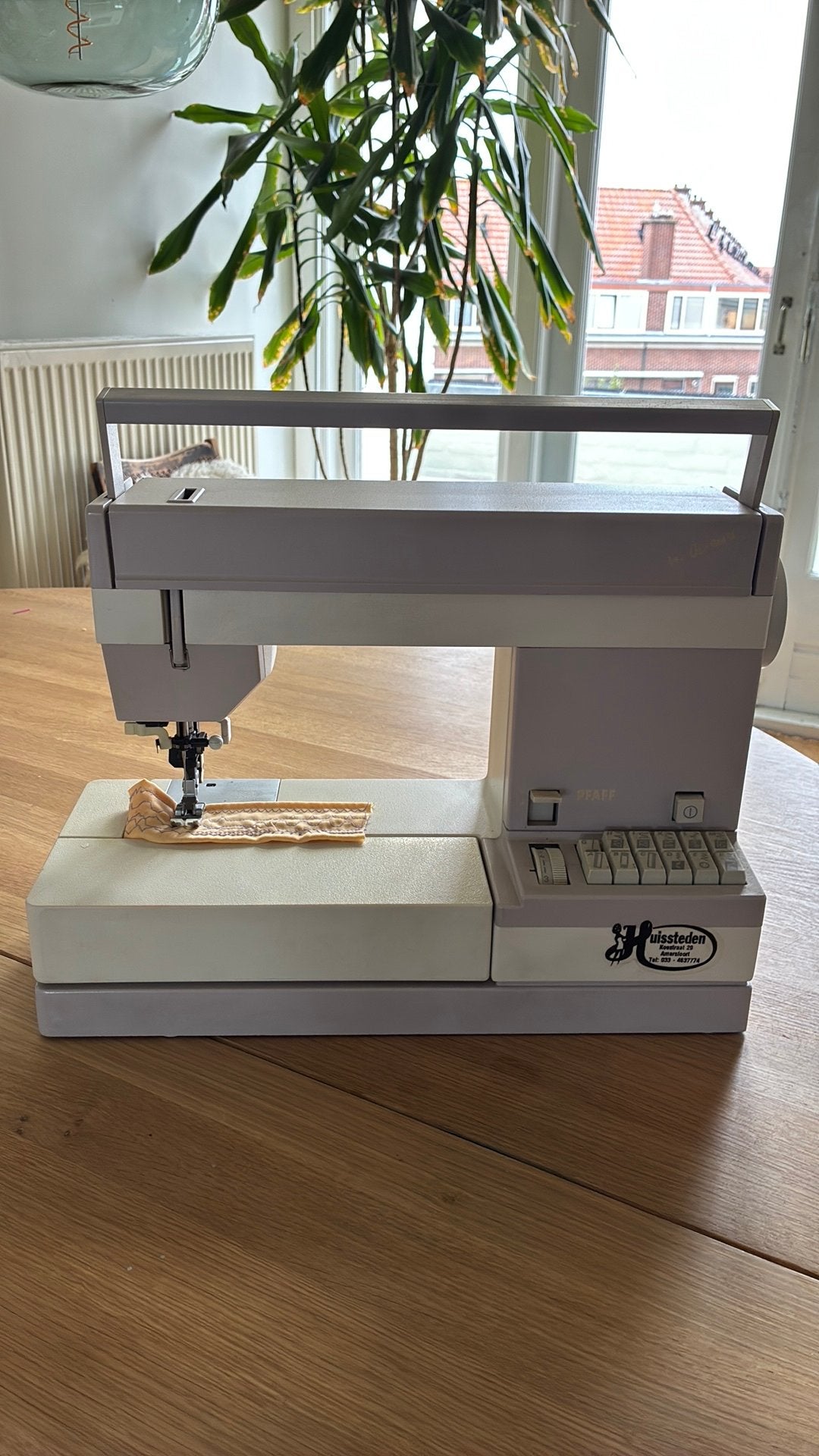 Pfaff Tiptronic 1051, Hobby en Vrije tijd, Naaimachines en Toebehoren, Ophalen of Verzenden, Zo goed als nieuw, Naaimachine, Pfaff