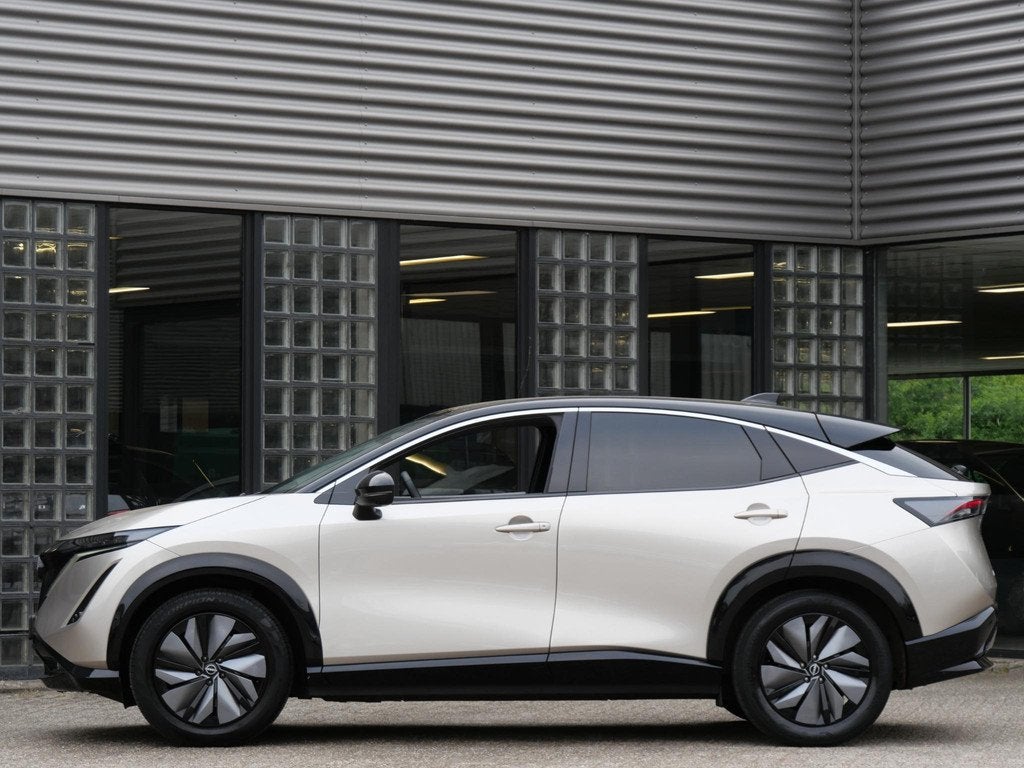Nissan Ariya 66kWh ADVANCE/ WARMTEPOMP/ 360° CAMERA/ ELEKT., Gebruikt, 750 kg, Leder en Stof, SUV of Terreinwagen