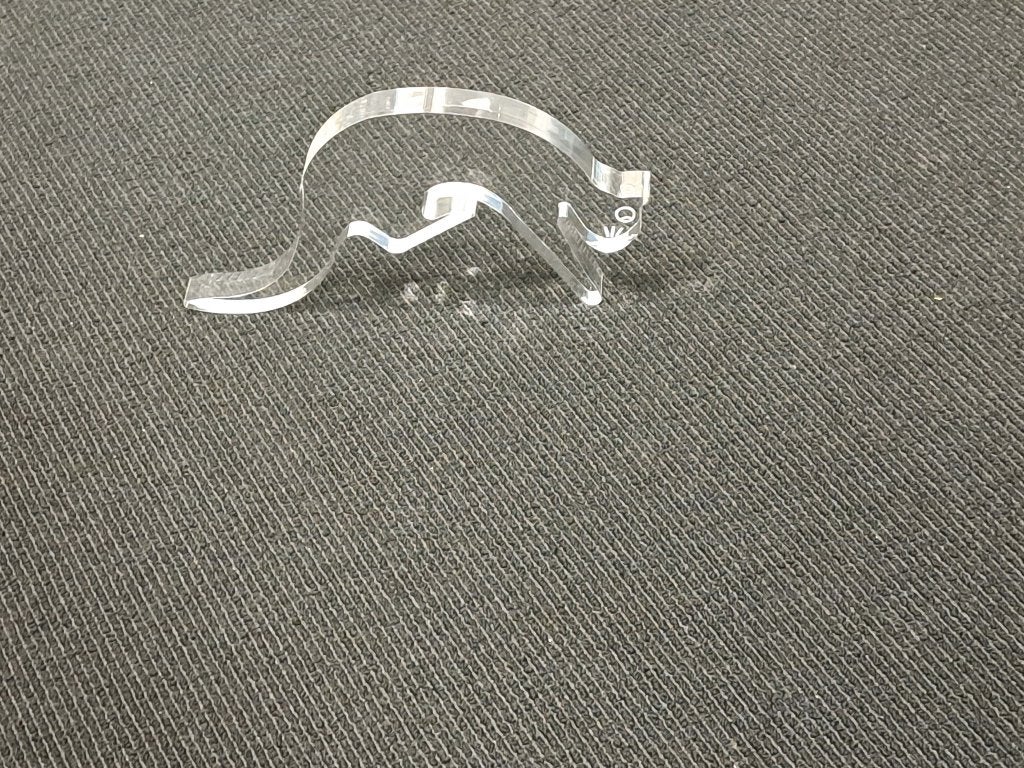 Vintage Silvio Russo Team Guzzini Lucite  kat, Antiek en Kunst, Kunst | Designobjecten, 16 cm, Zilver, Ophalen of Verzenden, Pop/figuur